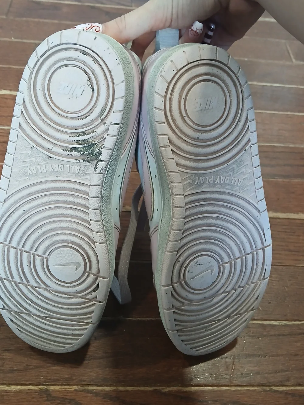 Nike Low-Top Sneakers in Light Pink and White Sz 4Y Back To School Girls